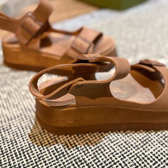 Bryr Tan Platform Sandals- Brand New. Never worn - Picture 4 of 6